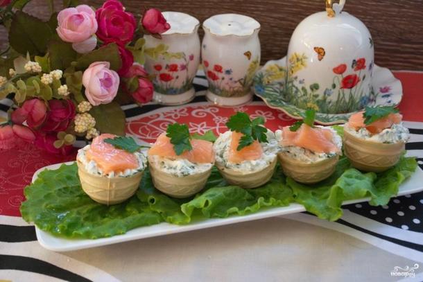 Тарталетка с cемгой и сыром Фета