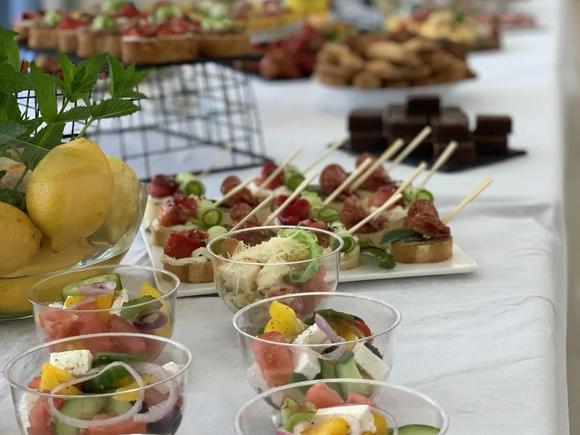 Мясной сет с салатами &quot;Сытый папа&quot; на 15 персон в Новосибирске
