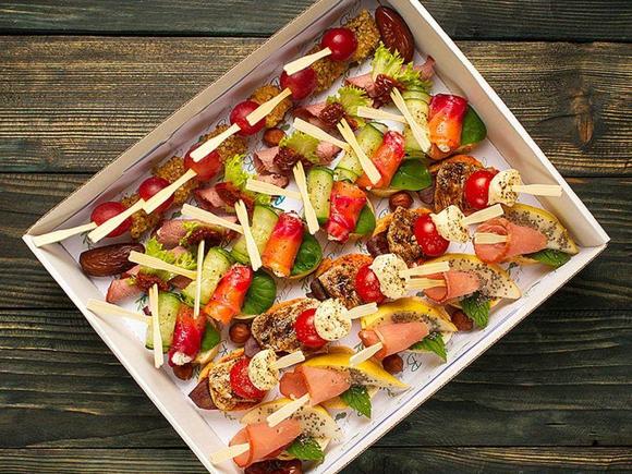 Заказать Доставка блюд и напитков на 20 персон в Казани