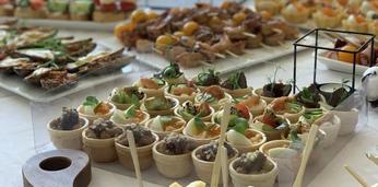 Недорогой фуршетный сет с горячими закусками на 9-10 персон